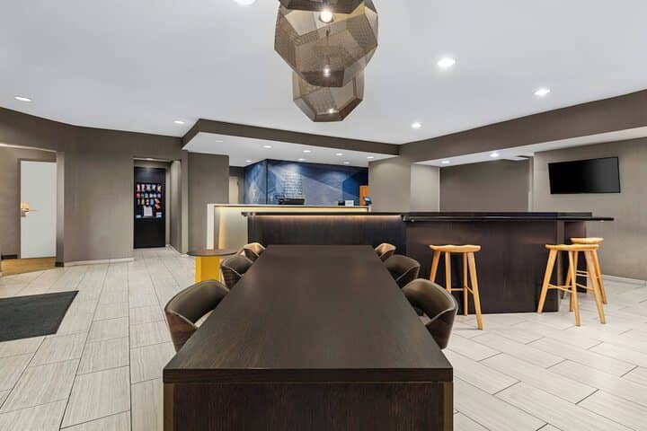 Lobby lounge